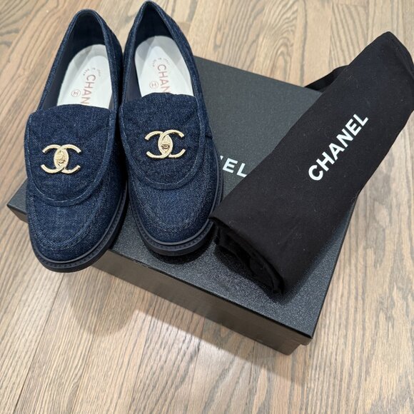 Chanel | Dark Blue Denim CC Turnlock Loafers | Size 37.5 - Picture 3 of 10